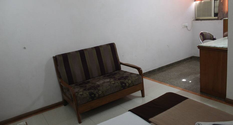 Hotel Unnati, Ahmedabad 4
